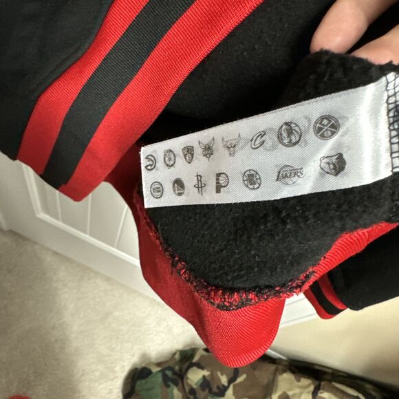 NBA Chicago Bulls Logo Team Mens Black/Red Rise Up Hoodie Size Small Authentic - Picture 9 of 9